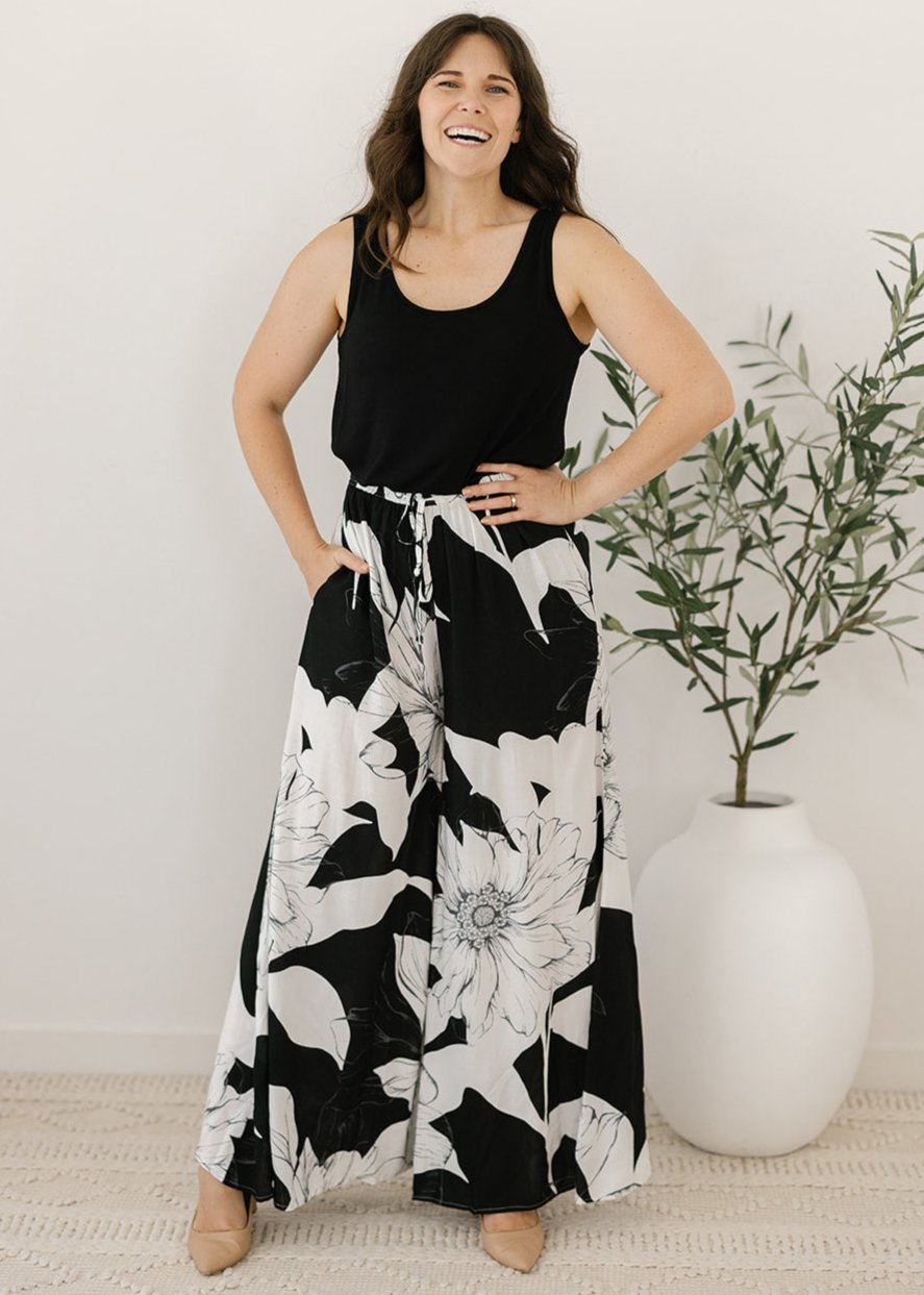 women's plus-size black and white floral culottes with pockets