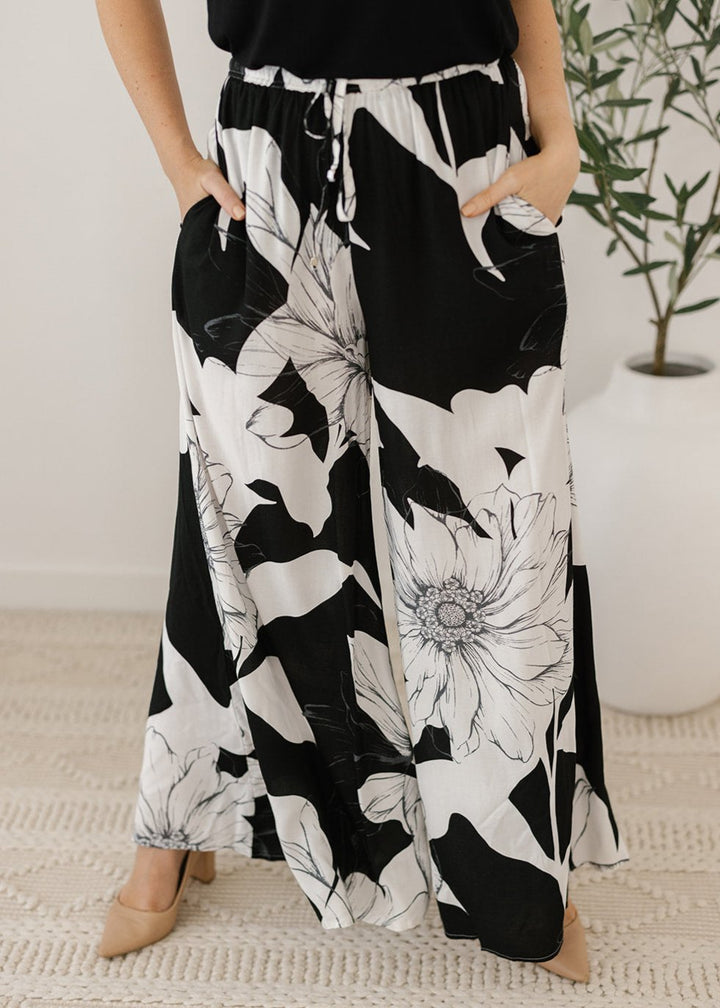 women's wide-leg black and white culottes with elastic waist